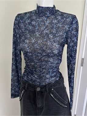 Avec Les Filles Navy Blue Floral Ruched Mock Neck Top